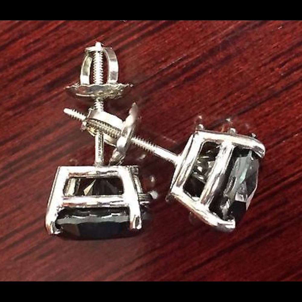 Diamond earrings - Picture 3 of 7